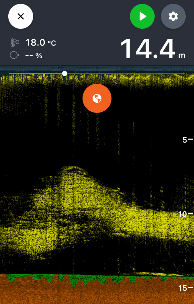 Baitballs and lurking predators spotted with Deeper Sonar